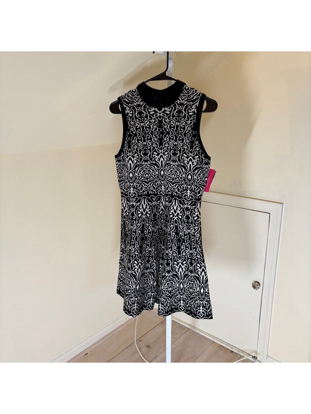 Xhilaration NWT Women's Black White Print Sleeveless Sweater Dress Size L